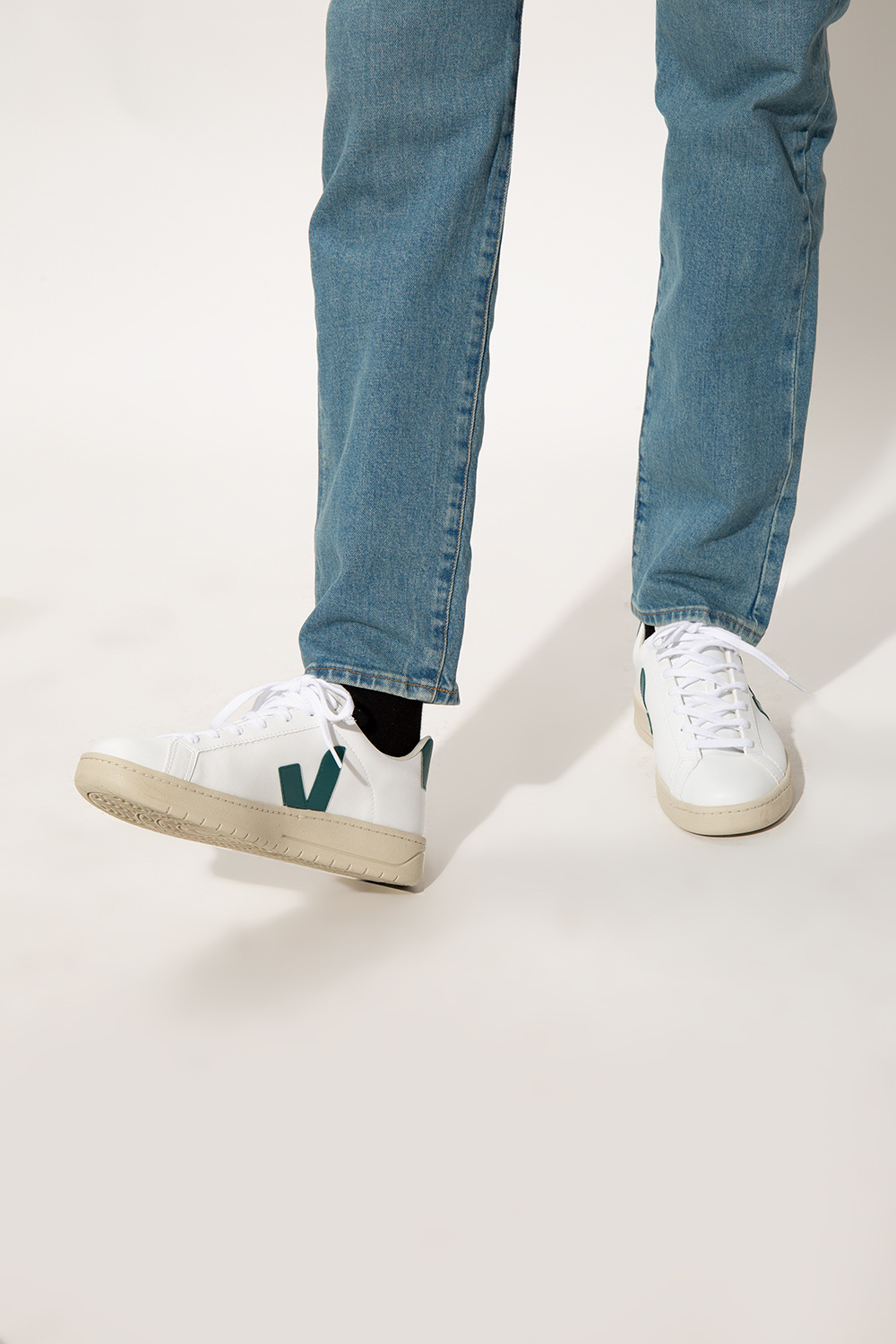 【関税込み】VEJA ホワイト＆ネイビー CWL Urca スニーカー Amazon.com | Veja Women's Urca Sneakers, White/Natural, 4